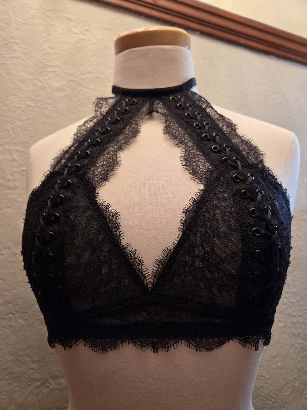Victoria’s Secret Black Lace Halter Bralette Corset Lace-Up Goth Lingerie - Picture 10 of 11